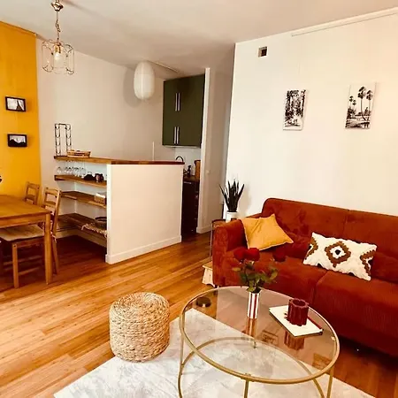 Apartment T2 Charmant, Chaleureux Et Calme *